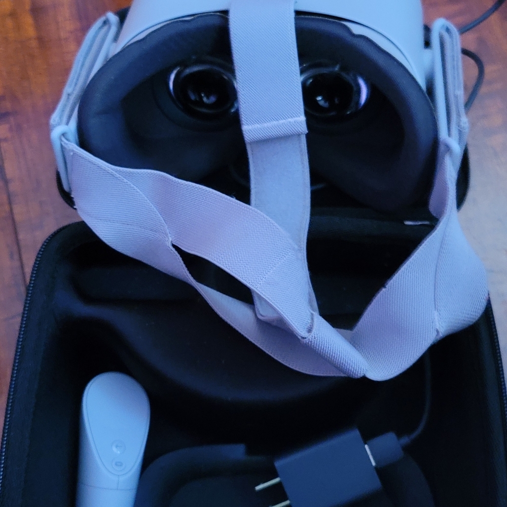 Used Oculus Go. Excellent condition.